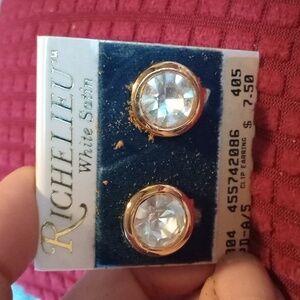Richelieu vintage clip-on earrings